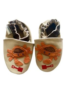 Robeez Cream Leather Crab Slip-On Shoes with Orange Appliqué